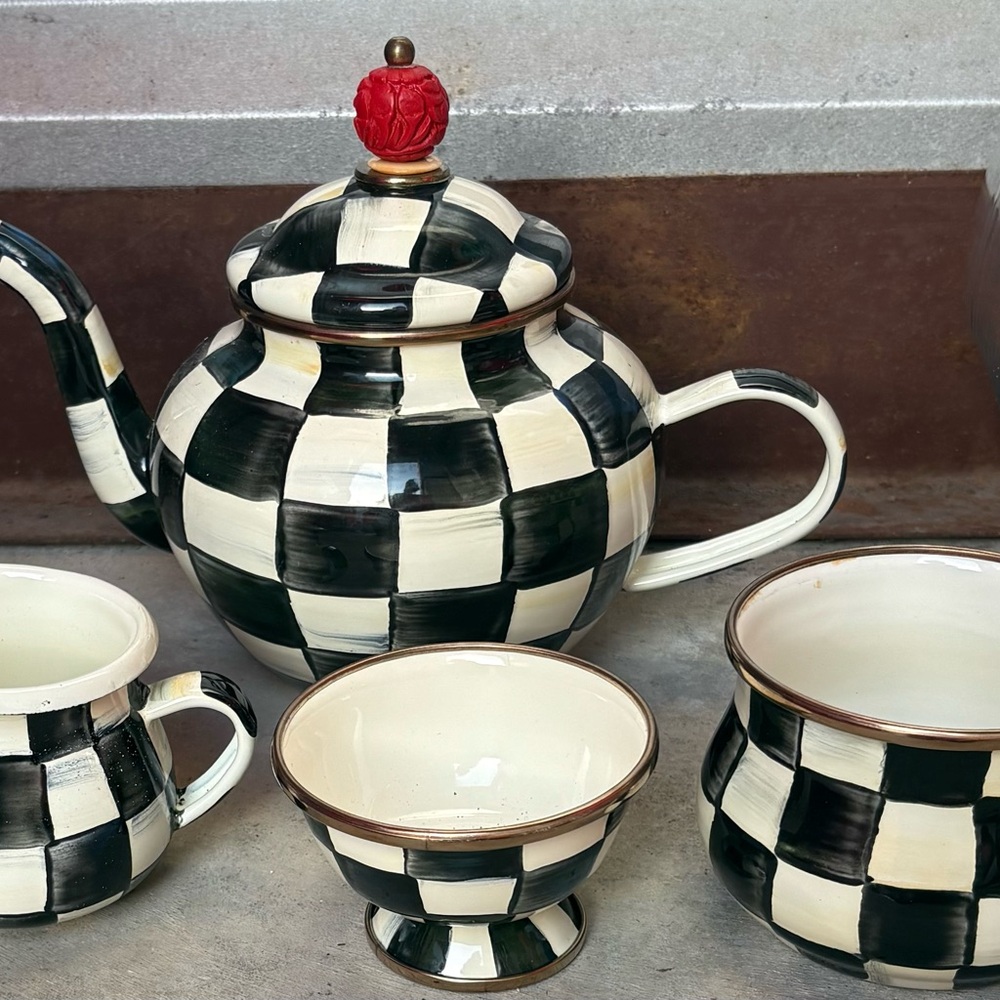 Checkered Black and White Teapot Set